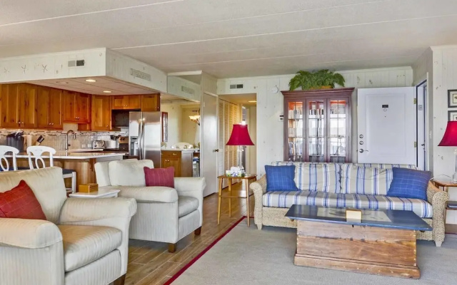 Harbour Island 307l 2 Bedroom Condo by RedAwning