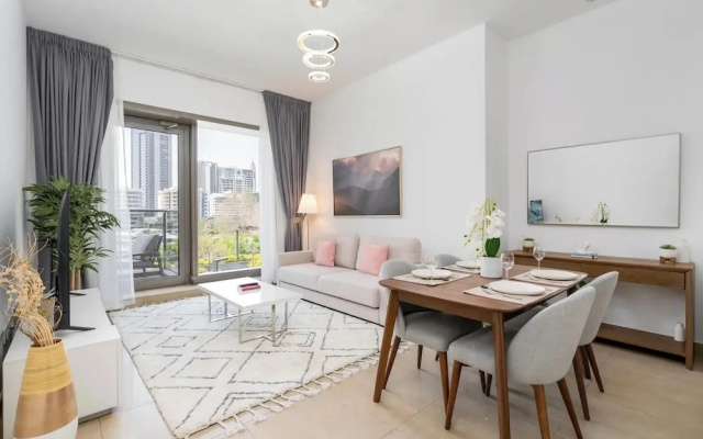 Gala Guests - Sparkle Tower Residences