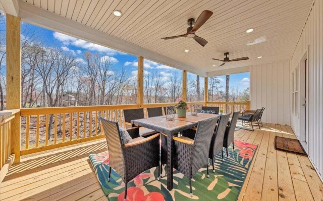 Lake Twin Cove - New!