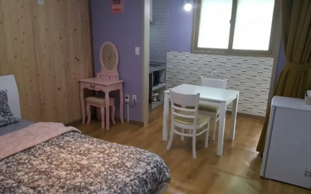 Cheongdo Persimmon Ville Pension(청도감마을펜션)