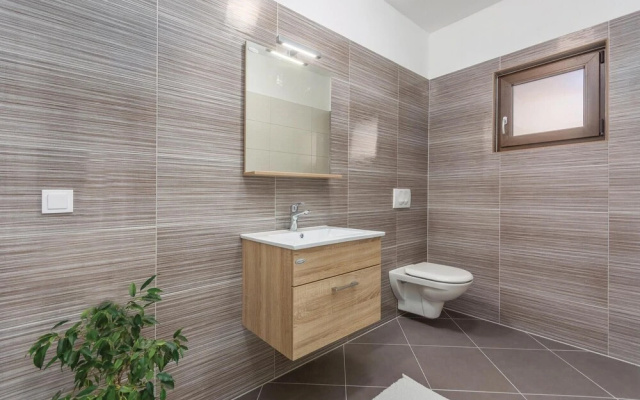 Beautiful Home in Katun With Wifi and 3 Bedrooms