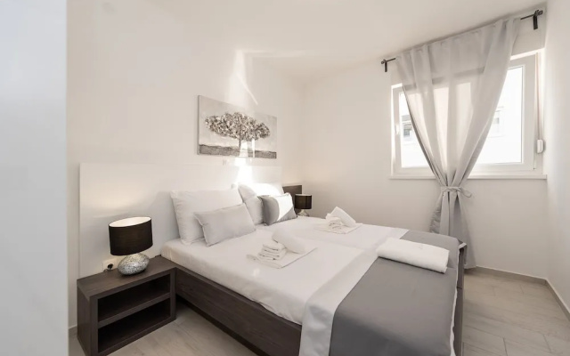 Apartments & Rooms Pool Villas Maris B