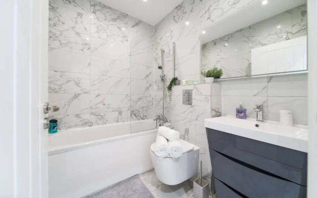 Livestay - Luxury 2bed Apartment With Free Parking