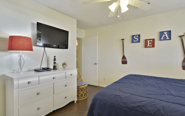 Bermuda Bungalow 2 Br home by RedAwning
