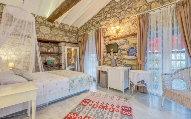 Alacati Eski Ev Hotel
