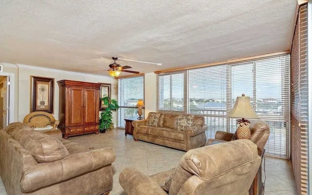 Shoreline 3041 Condo by RedAwning