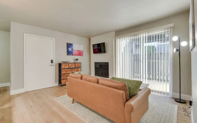 Near Stadiums: Grand Prairie Apt w/ Pool Access
