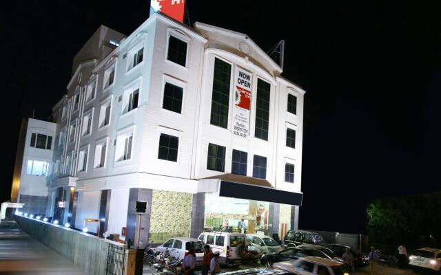 Отель Karon Hotels - Lajpat Nagar Индия, Нью-Дели - отзывы, цены и фото номеров - забронировать отель Karon Hotels - Lajpat Nagar онлайн вид на фасад