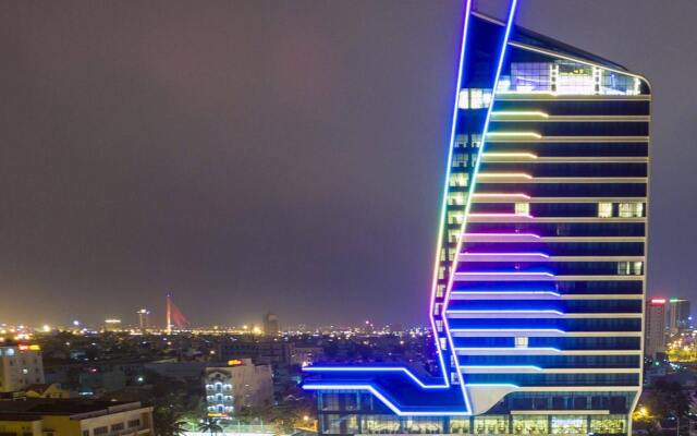 Tourane Hotel вид на фасад