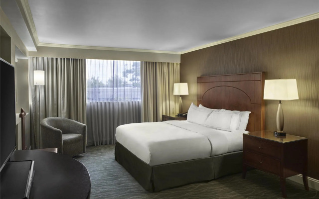 DoubleTree by Hilton Akron Fairlawn