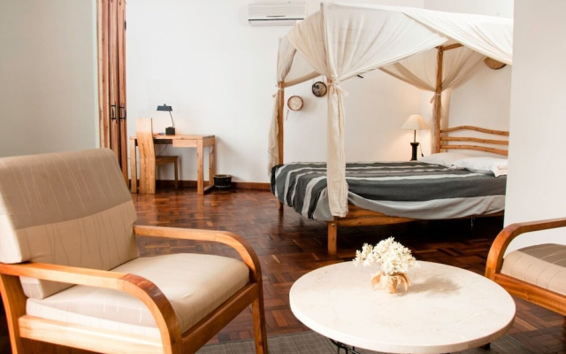 Le COMBAVA Hôtel Restaurant