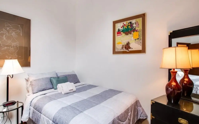 31sw - Fireplace - Wifi - Washer/dryer - Sleeps 4 2 Bedroom Home by RedAwning
