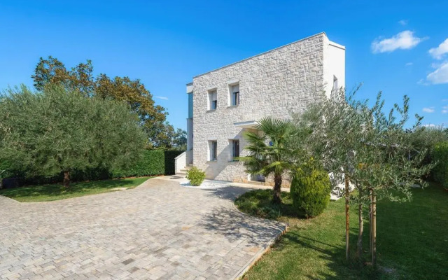 Mirjana House with Apartments