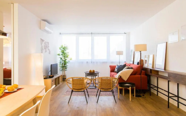 Amazing City Center 2 bdr flat!