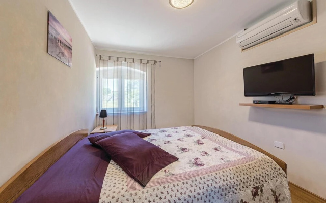 Stunning Home in Barban With Wifi and 6 Bedrooms
