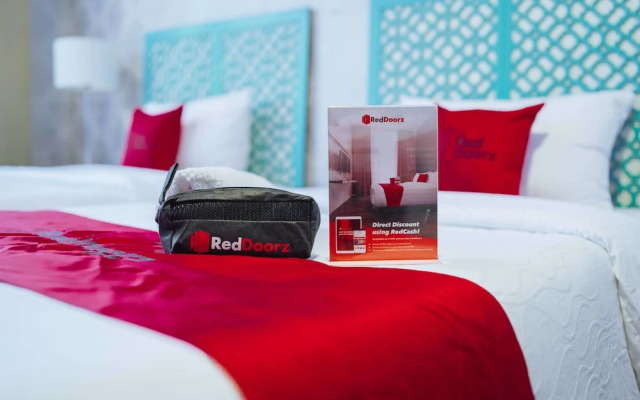 RedDoorz Plus @ Aguirre Avenue BF Homes