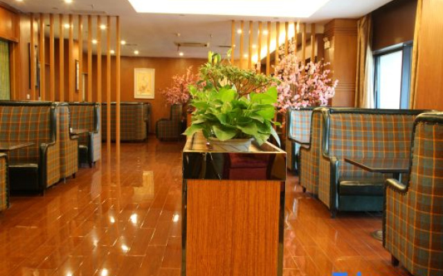 Shanghai Heyi Hotel (Shanghai Hongqiao Qilin Road Subway Station)