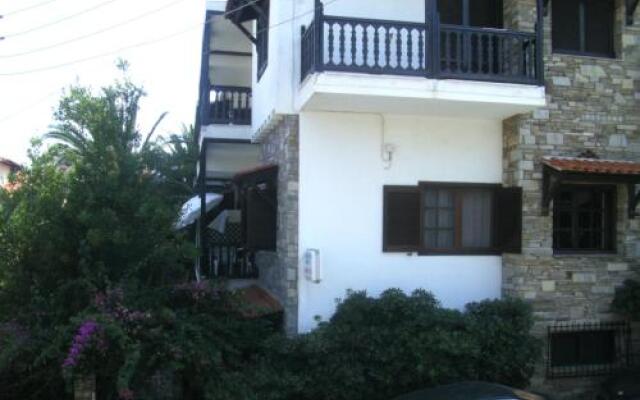Отель Papatzikos Traditional Guesthouse Ситония вид на фасад