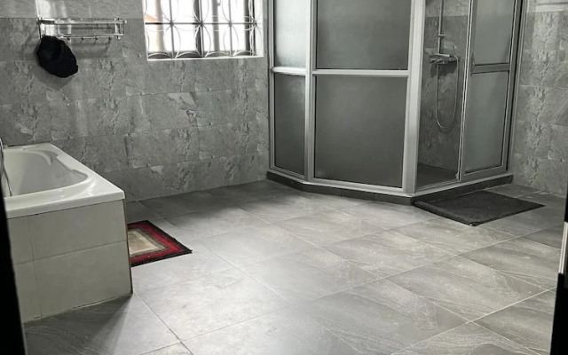 Inviting 9-bed Villa in Kampala