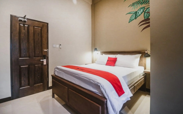 RedDoorz Plus near Mall Slipi Jaya