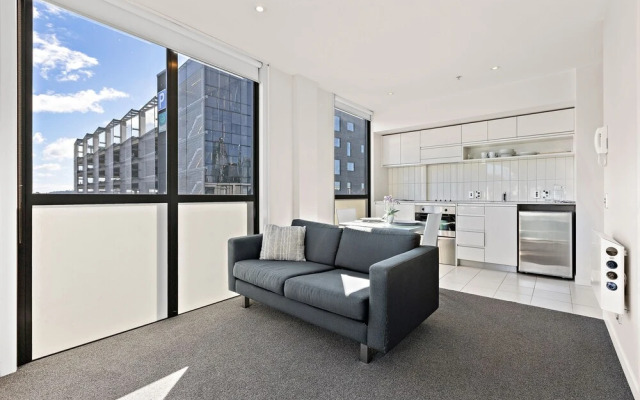 QV Lovely 1 Bedroom w Parking 1069