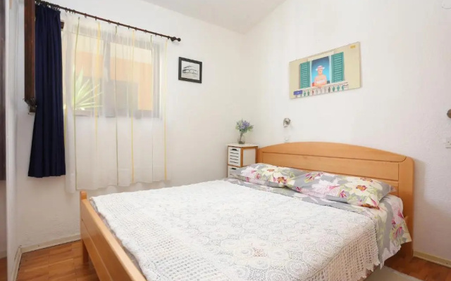 Apartments with WiFi Makarska - 19038
