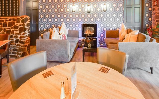 OYO Lamphey Hall