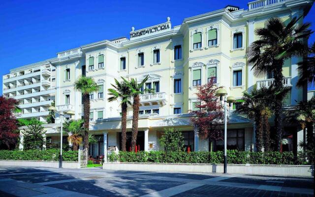 Отель Grand Hotel Trieste & Victoria Италия, Абано-Терме - 2 отзыва об отеле, цены и фото номеров - забронировать отель Grand Hotel Trieste & Victoria онлайн вид на фасад