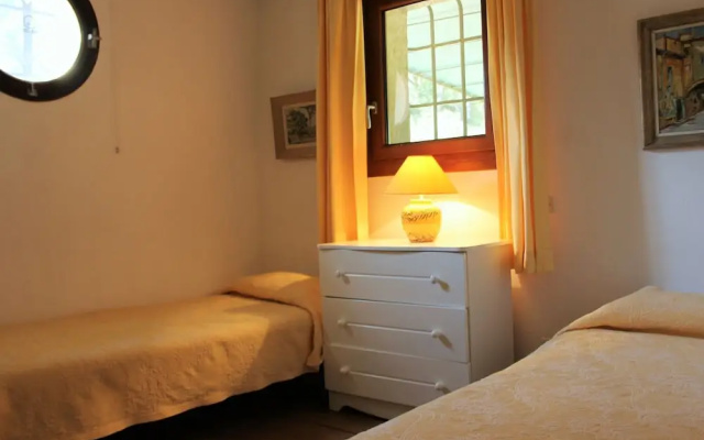Lavish Holiday Home in Le Plan-de-la-tour With Swimming Pool