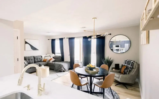 Suite Dreams Condo for 4