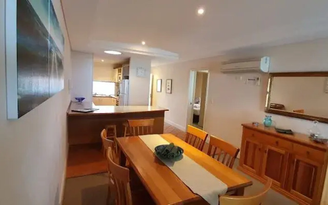 Sea Breeze Luxury Holiday Apartment