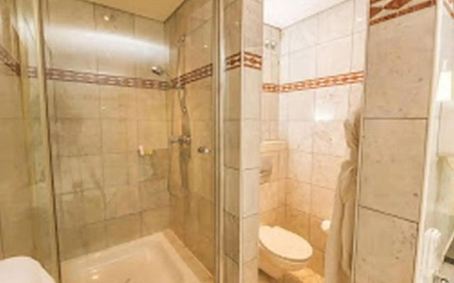 Ogeyi Place Hotel