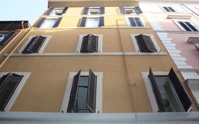 Отель Home In Rome Trevi вид на фасад