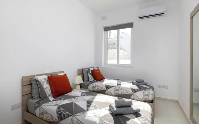 Stylish Penthouse - Terrace near Spinola