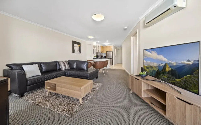 Inner-city 2-bed With Parking, Pool, Gym & BBQ