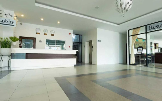 Townhouse Hillview Suites Pattaya Formerly Chatkaew Suites