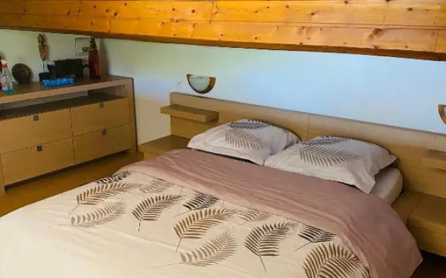 Petite annexe avec piscine commune