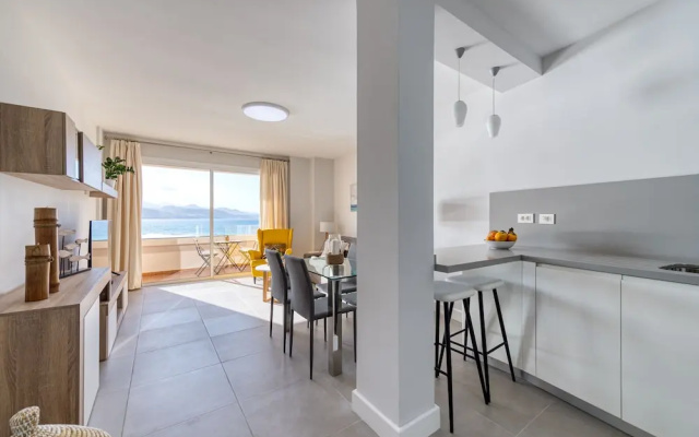 Bright Beachfront Apartment