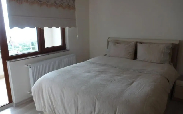 Luxerious Three Bedroom Apartment