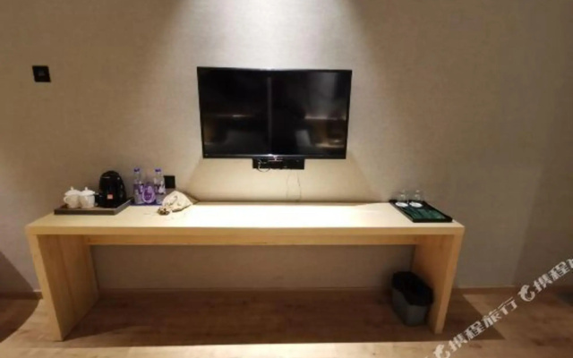 Xinyue Hotel (Liaobu Wanrun Plaza)