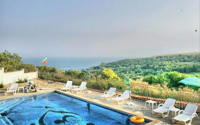 Villa "Topola"