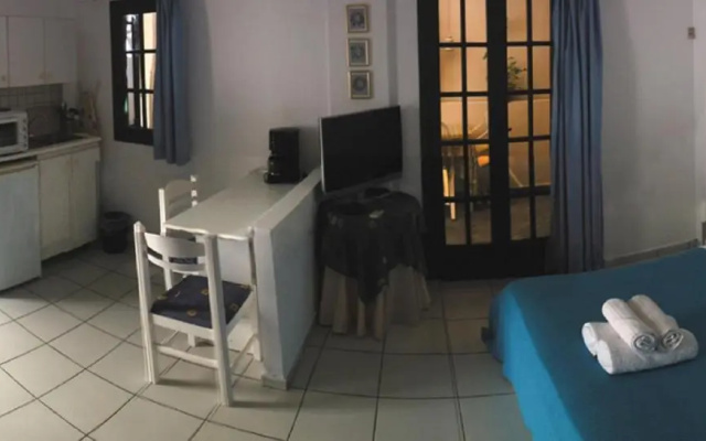 Aigialis Apartments & Studios