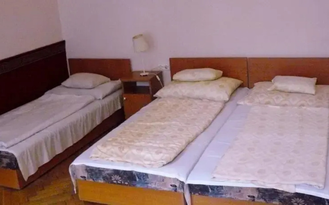 Fehér Páva Hostel