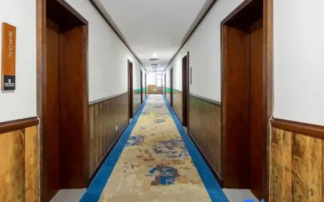 Urumqi Railway Bureau Subway Station Kefeng Rezen Select Hotel