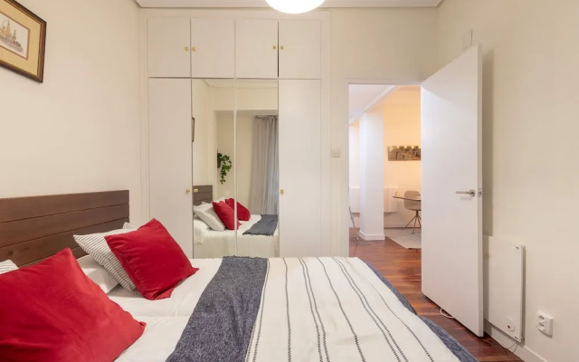 City Hall II apartment by Aston Rentals