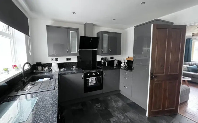 Stockton-on-tees - 2 Beds - Pet Friendly - Parking