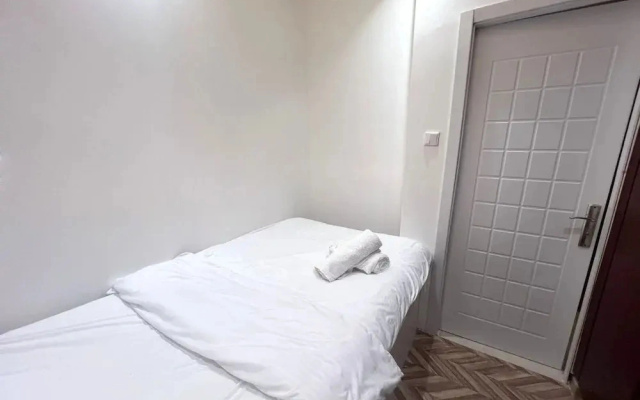 Contemporary Partition Room in Tecom