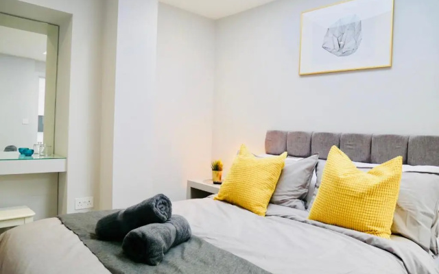 Stunning Sea View Apartment Near the Beach, Bournemouth & Poole