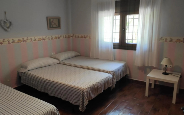 Chalet con piscina privada, natural y acogedor