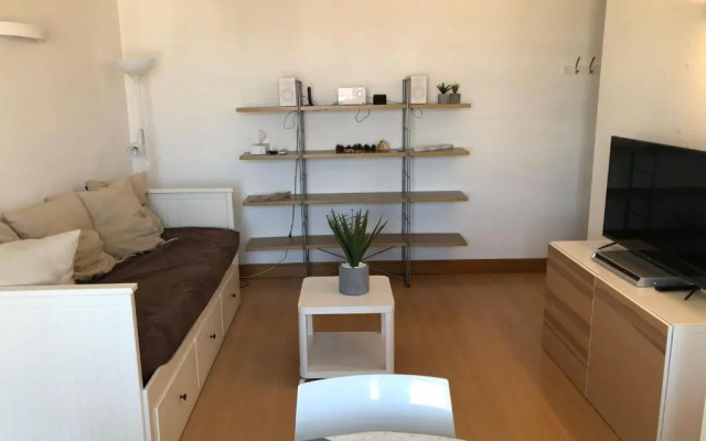 Appartement lumineux, avec balcon, à 200m de la plage